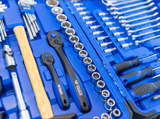 Here you will find workshop equipment for the commercial vehicle sector 